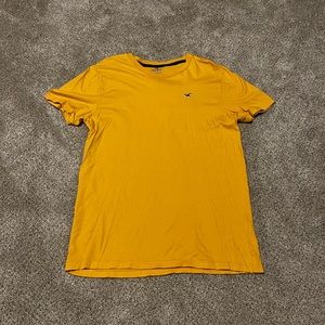 Men’s Hollister tee